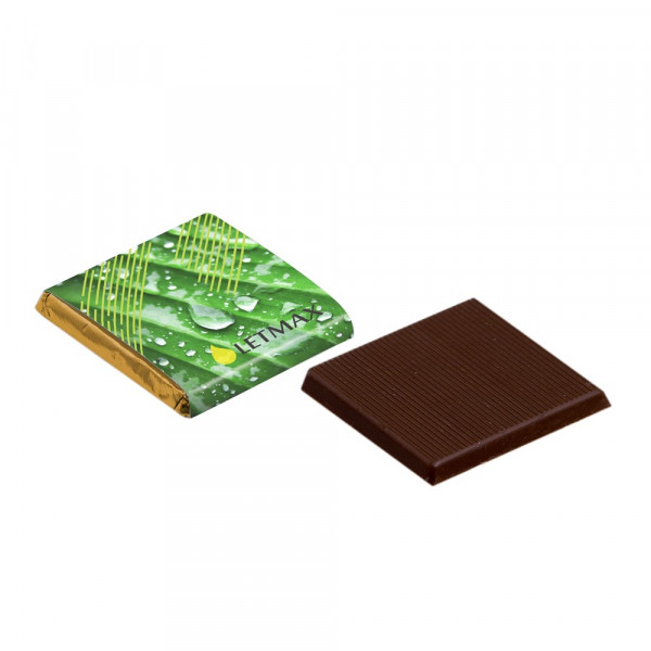 Vierkante napolitain van pure chocolade